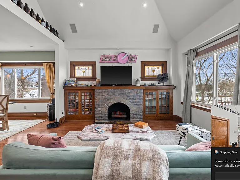 Vaulted ceilings!