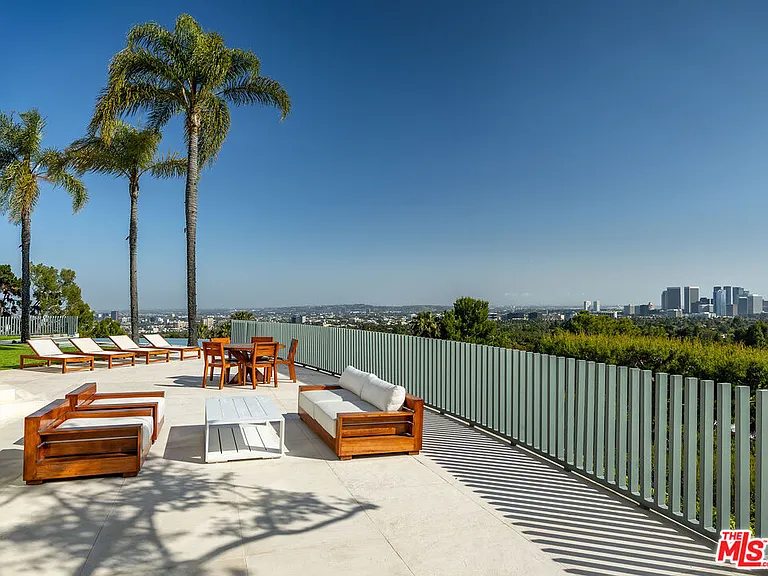 1118 Calle Vista Dr — Photo 9