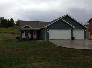 1735 Rivers Edge Dr SE, Minot, ND 58701
