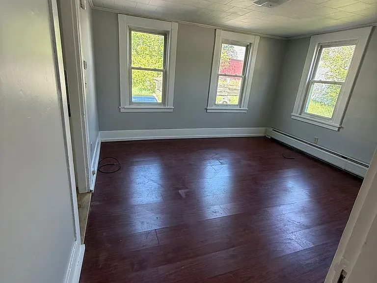 536 Main St — Photo 3