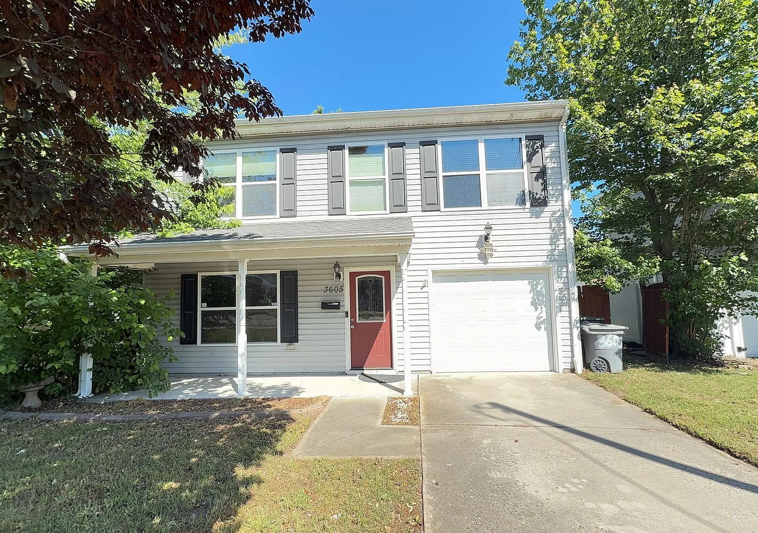 Spacious 3-Bedroom Home with Primary Suite! — Photo 1