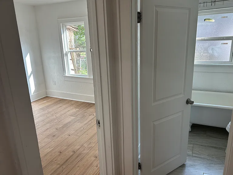 738 W Maple Ave #B — Photo 6