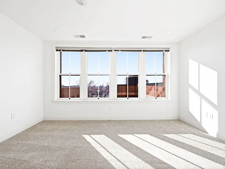 HUBBARD PARK PLACE — Photo 17