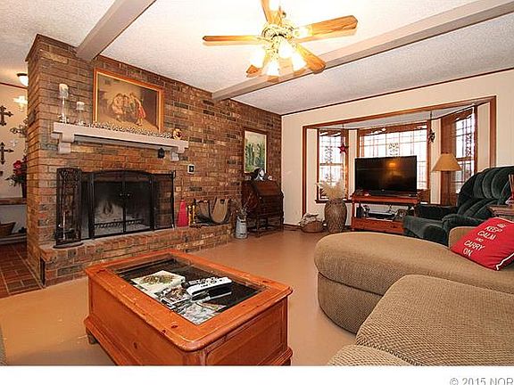 4th image of 1091 S Parkview St