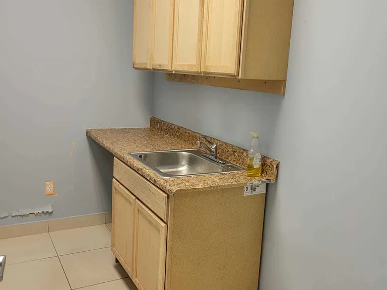 1901 S John Young Pkwy #3 — Photo 7