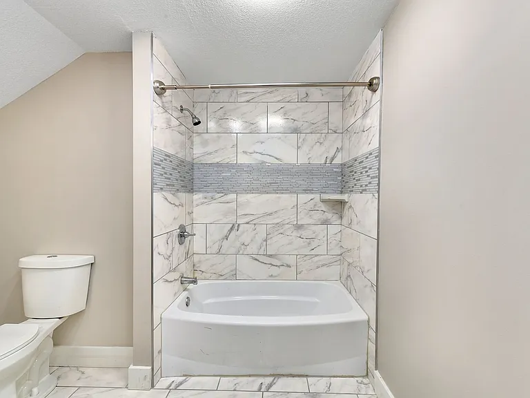 2313 Michigan Ave — Photo 16