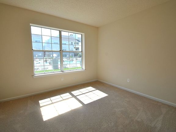5th image of 604 Shoreham Ct APT 302