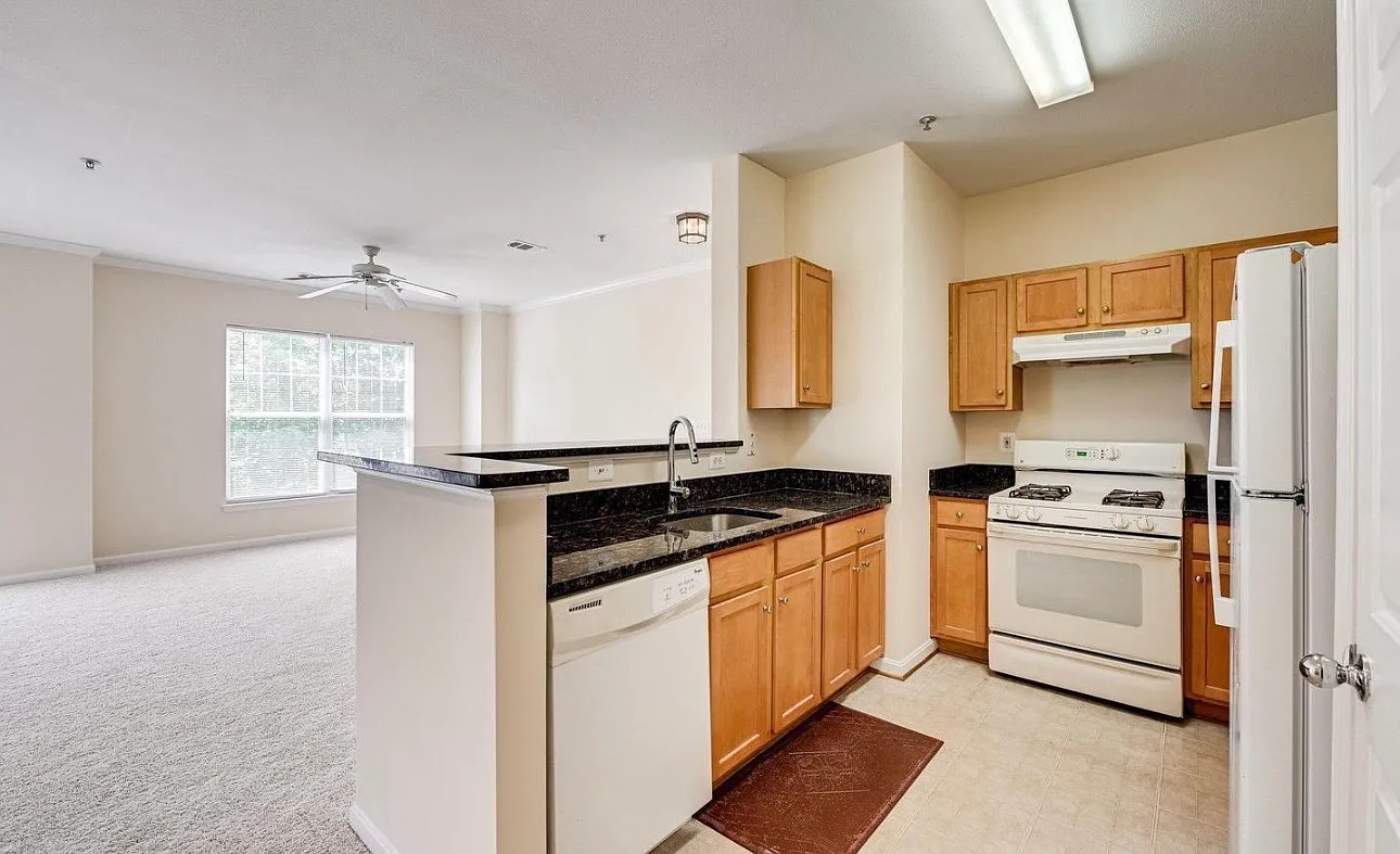 2 bed, 1202 sqft, $2,400 — Photo 2