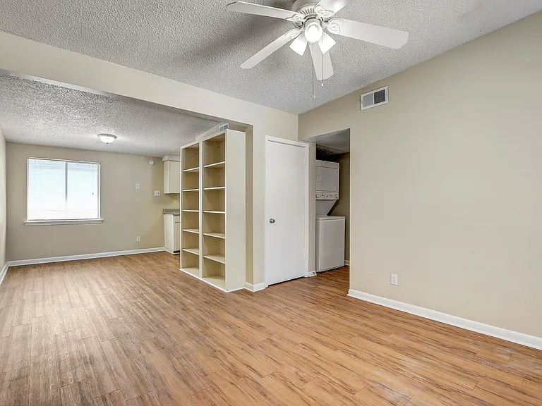 2408 Longview St #211 — Photo 2