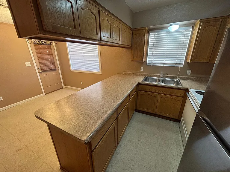 435 W Daffodil St — Photo 10
