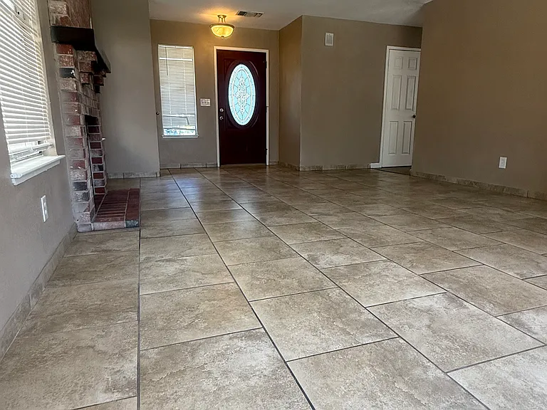 1354 Elwood St — Photo 7