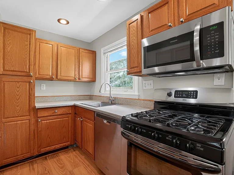 6410 Cavalier Dr — Photo 10