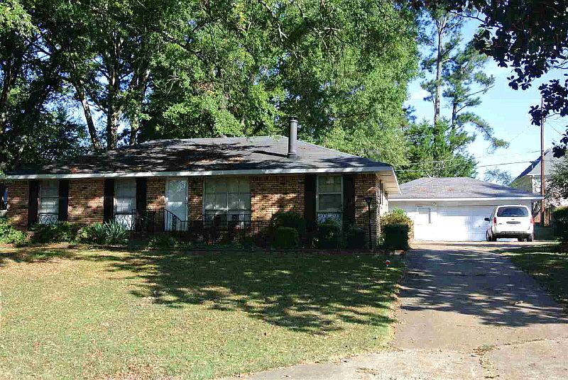 1st image of 426 Cardinal Dr