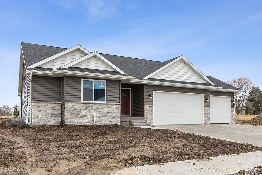 204 Ridgeway Dr, Tiffin, IA 52340 Zillow