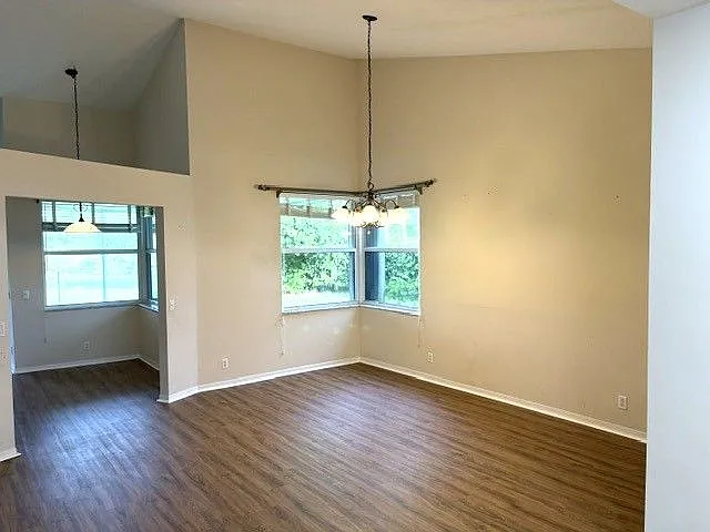 5 bed, 2.5 bath, 2812 sqft, $4,995 — Photo 3