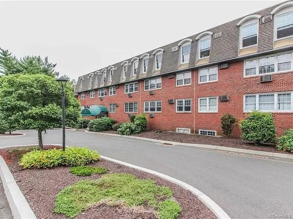 34 Padanaram Rd, Danbury, CT