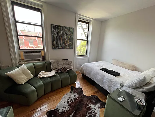 Rented by Delmark Realty LLC | media 7