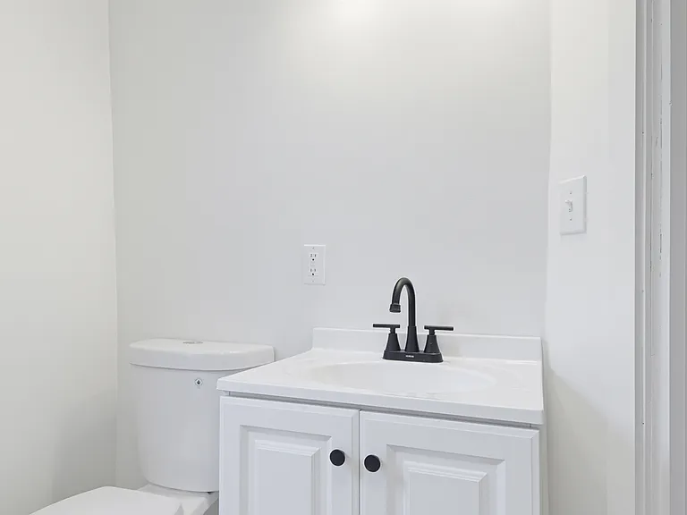 340 E Frederick St — Photo 17