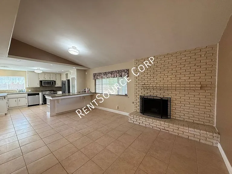 2522 Marcella St — Photo 7