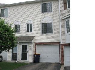 2813 Arboretum Village Trl, Chanhassen, MN 55317