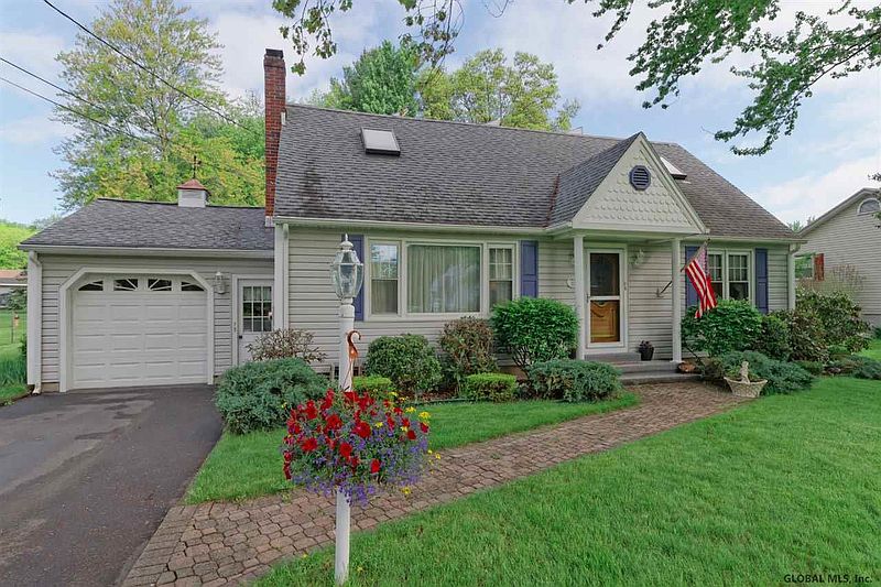 4th image of 447 WALLACE Road