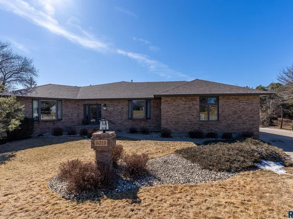 3013 S Coral Cir, Sioux Falls, SD 57103