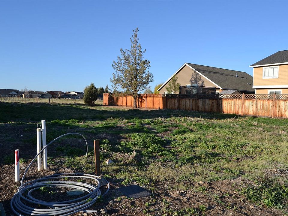 2nd image of 2160 NW Larchleaf Ln
