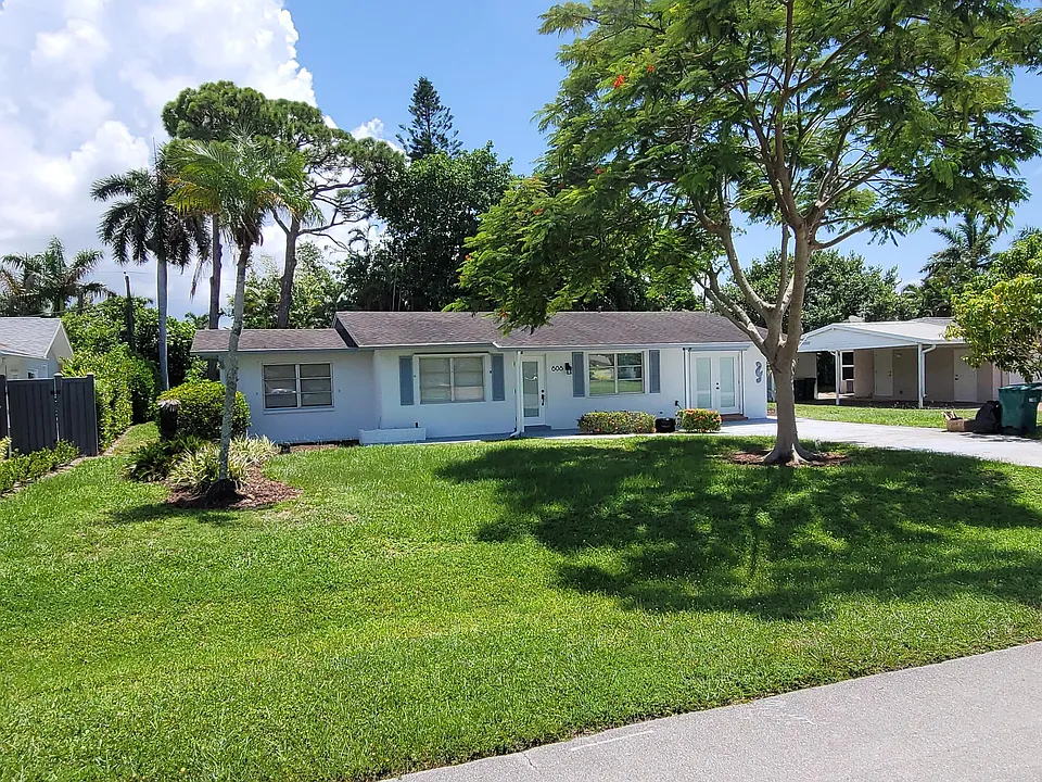 608 W Valley Dr