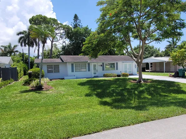 608 W Valley Stream Dr, Naples, FL 34113