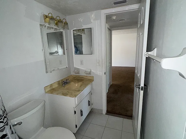 220 Hiawatha Ct E #220 — Photo 14
