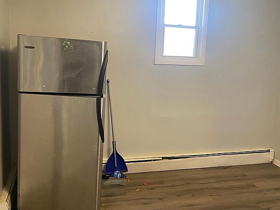2nd image of 381 1/2 Central Ave #2B
