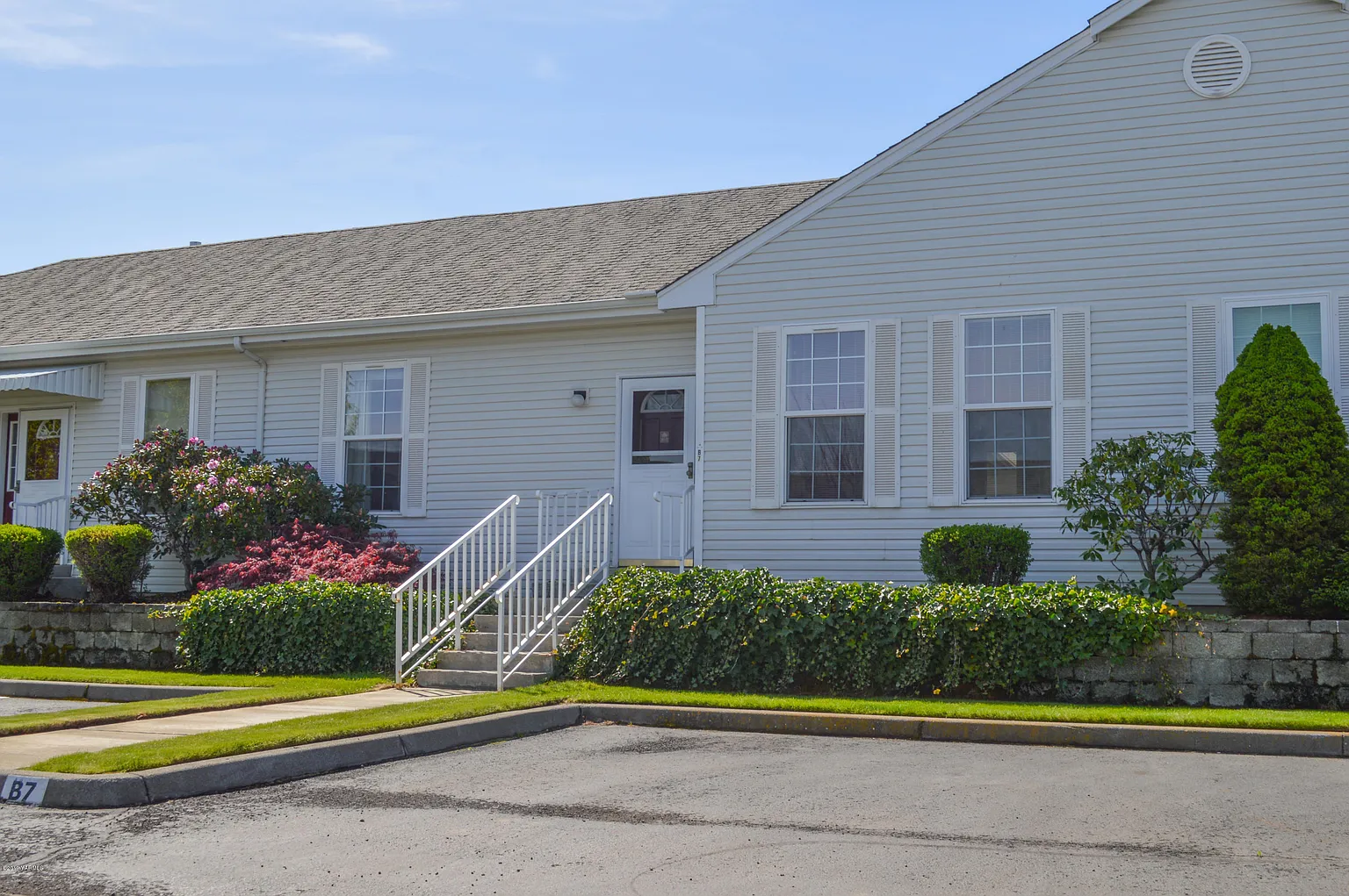 3701 Fairbanks Ave APT B7 photo 1