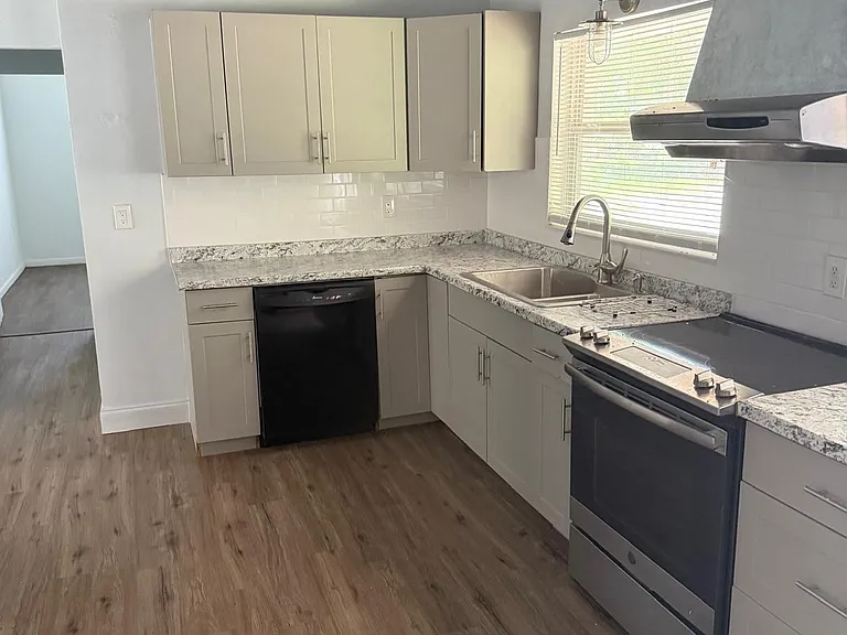 1623 Dinner Lake Dr — Photo 3