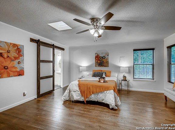 5th image of 2231 W Woodlawn Ave