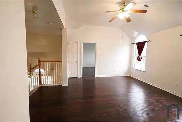311 Fort Edward Dr — Photo 17