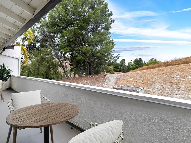 Green Hill Apartments — Photo 19