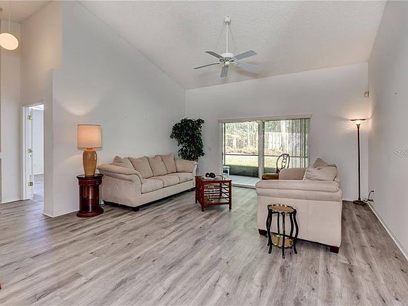 3rd image of 513 Briar Oak Way