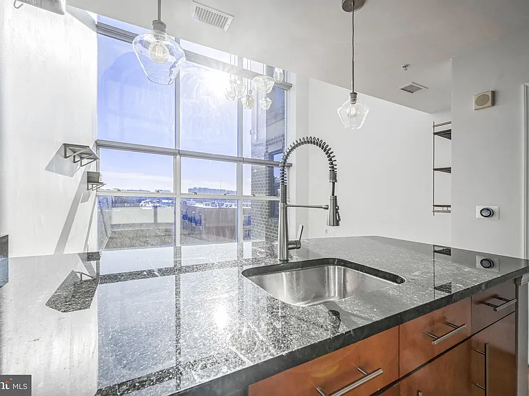 444 W Broad St #619 — Photo 5