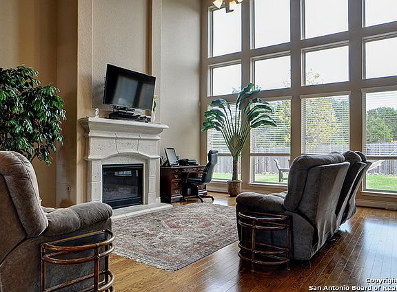 4th image of 558 Oak Brook