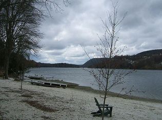 16 Oak Rd, New Milford, CT 06776