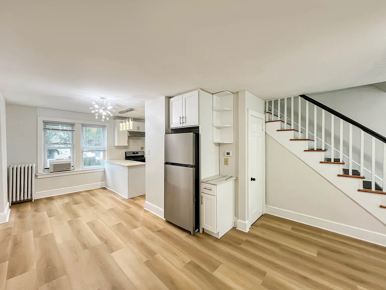 3 bed, 1080 sqft, $2,300 — Photo 2