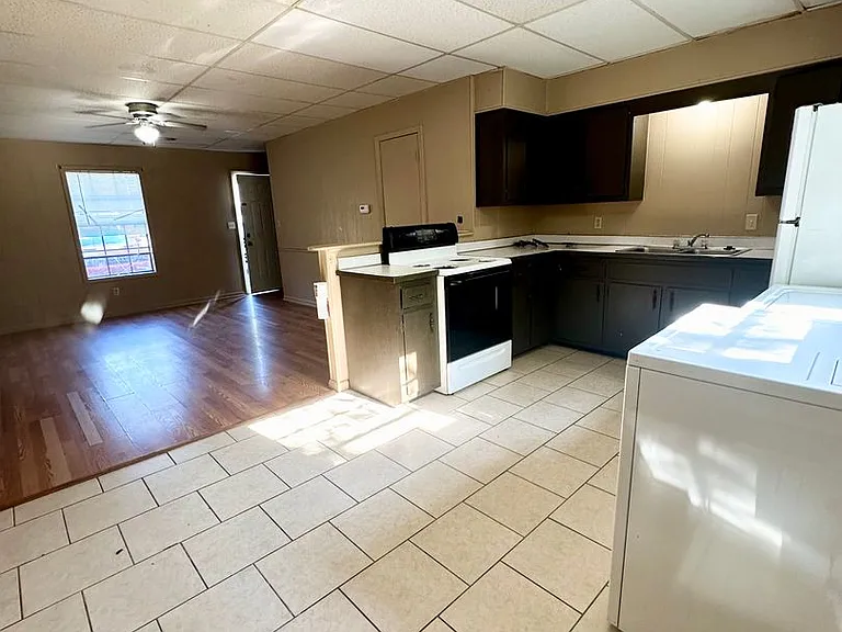 1403 Kimberly Dr — Photo 6