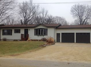 403 7th Ave S, Albany, IL 61230