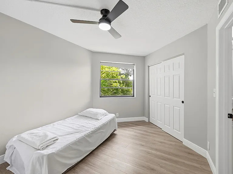 10401 W Broward Blvd #401 — Photo 21
