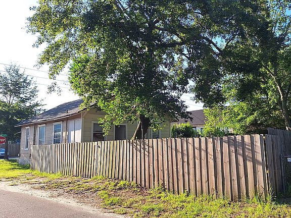 Privacy fence 