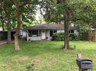 129 Barbara Dr, Clute, TX 77531