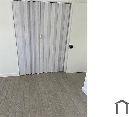 4th image of 15903 NE 19th Ct