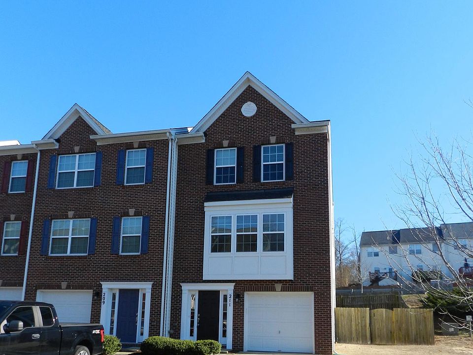 1st image of 211 Dundee Pl