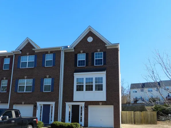 211 Dundee Pl, Fredericksburg, VA 22405