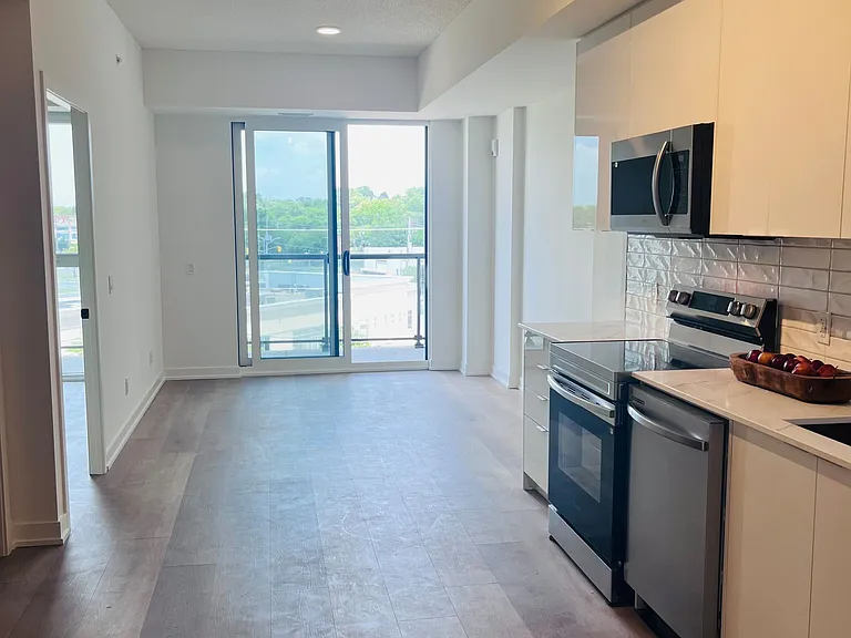 33 Erie Ave #402 — Photo 11